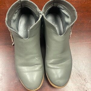 Journee Collextion gray booties